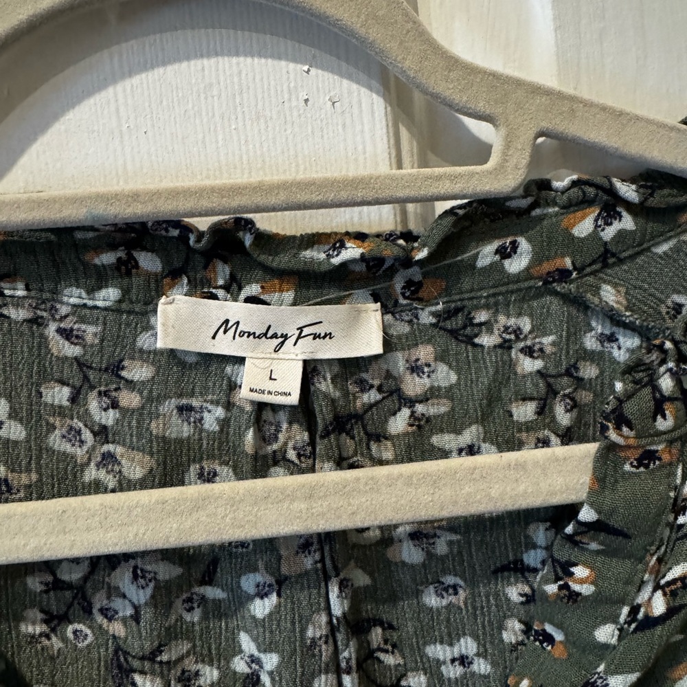 Monday Fun Floral Blouse - Picture 5 of 6